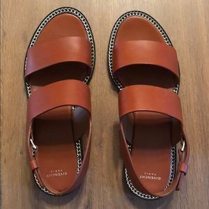 Givenchy “PL D Chain” Brique Sandale.